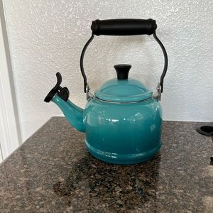 Le Creuset Whistling Tea Kettle in Carribean - small defect